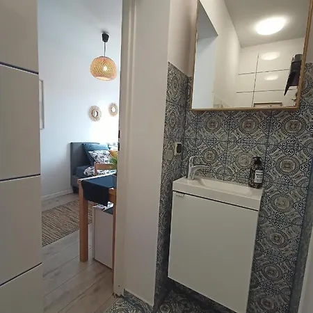 Хостел Lemuria Z Lazienka Szkolna